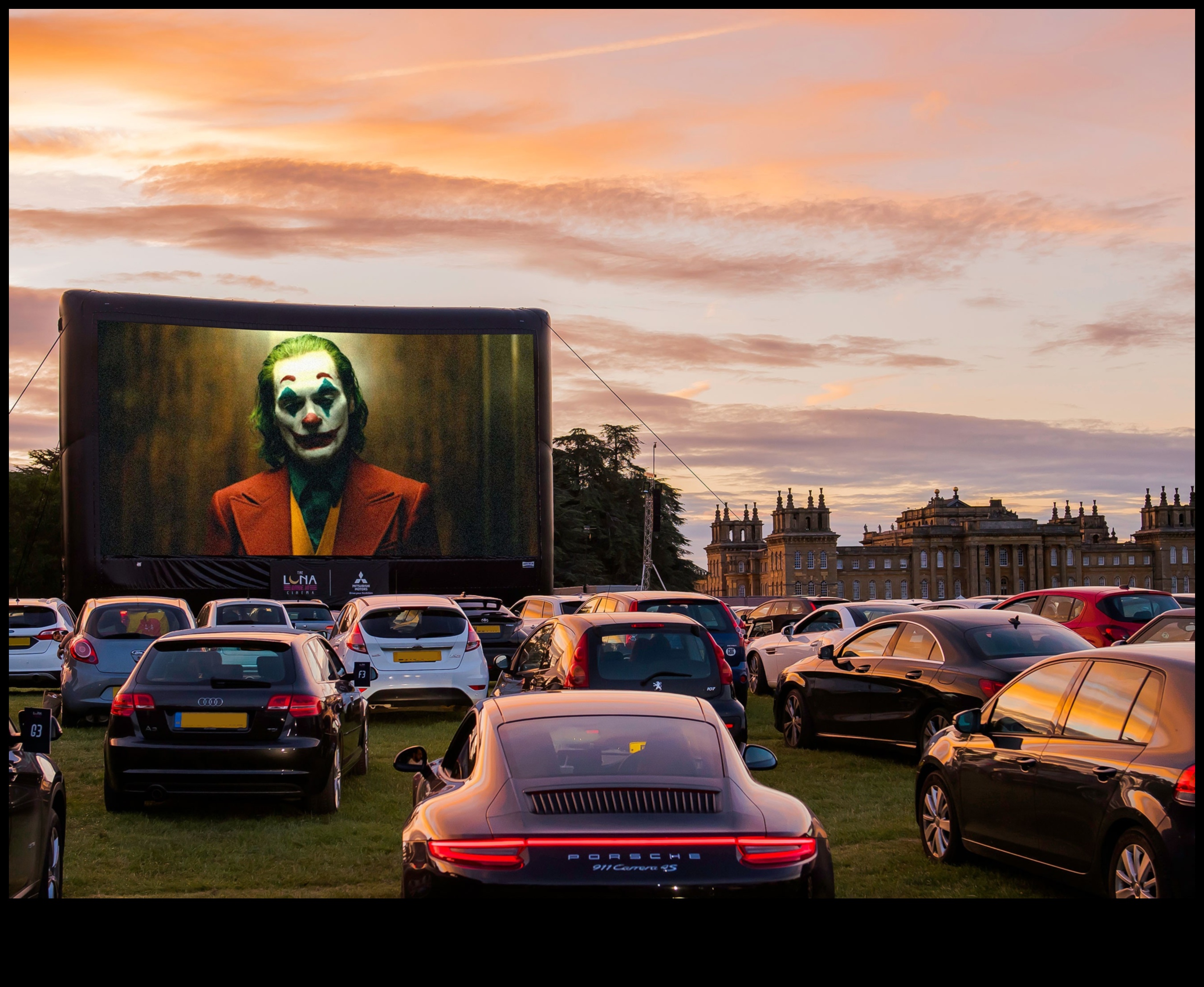 الترفيه داخل السيارة: إلكترونيات الفيديو داخل السيارة لسينما على الطريق