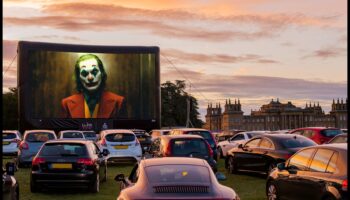 الترفيه داخل السيارة: إلكترونيات الفيديو داخل السيارة لسينما على الطريق