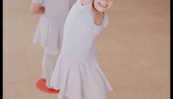 أصدقاء الباليه: تدريبات الأطفال الرشيقة والمتوازنة